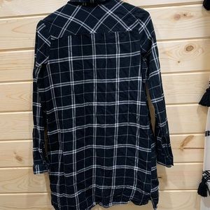 H&M Tops - H&M flannel H&M Tops - H&M flannel